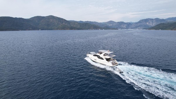 2004/2022 AZIMUT FLY 55 17.5 M