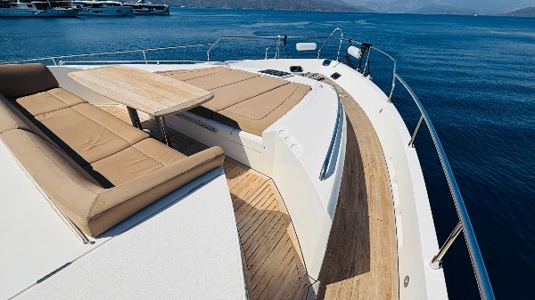 2009 PRINCESS 85