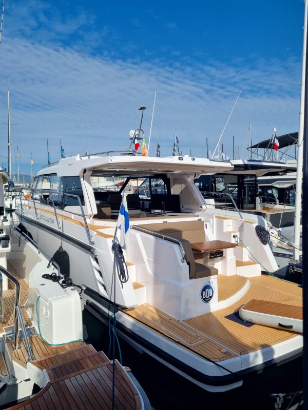 AQUADOR BOATS 400 HT