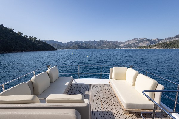 2020 AZIMUT 66 FLY