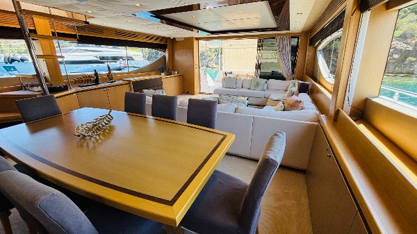 2009 PRINCESS 85