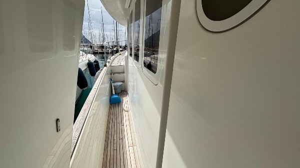 2009 BENETEAU SWIFT TRAWLER 42