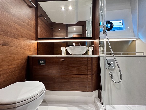 2021 PRINCESS F55