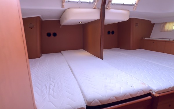 2009 BENETEAU 57