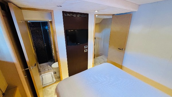 2009 PRINCESS 85