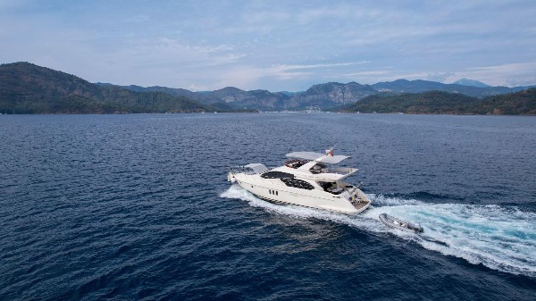 2004/2022 AZIMUT FLY 55 17.5 M