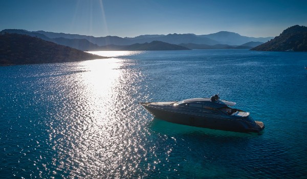 2012 PERSHING 72