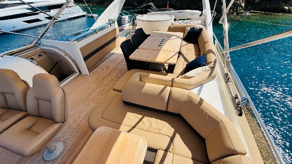 2009 PRINCESS 85