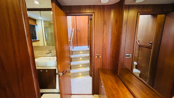 2010 SUNSEEKER MANHATTAN 70