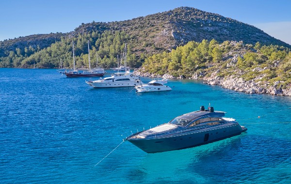 2012 PERSHING 72