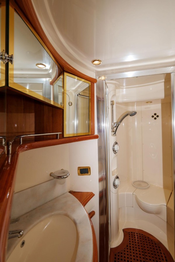 2004/2022 AZIMUT FLY 55 17.5 M