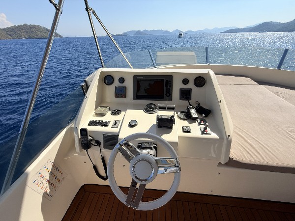 2010 NUMARINE 78 FLY