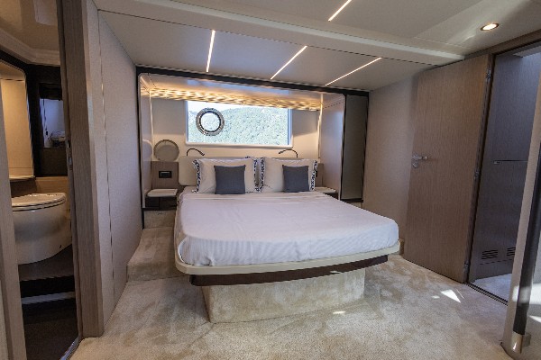 2020 AZIMUT 66 FLY