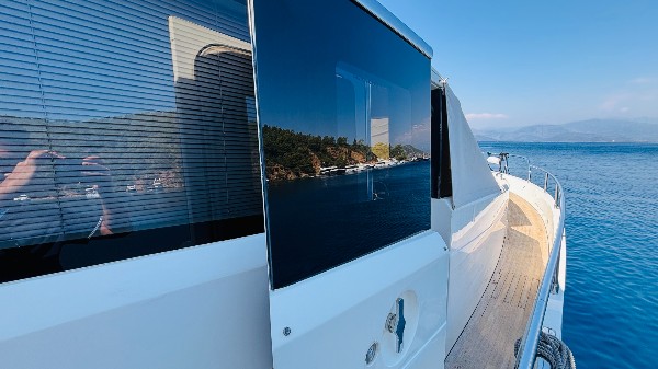2009 PRINCESS 85