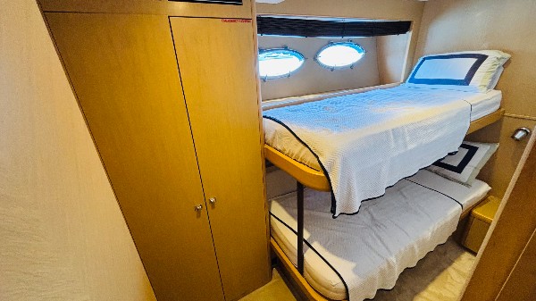 2009 PRINCESS 85