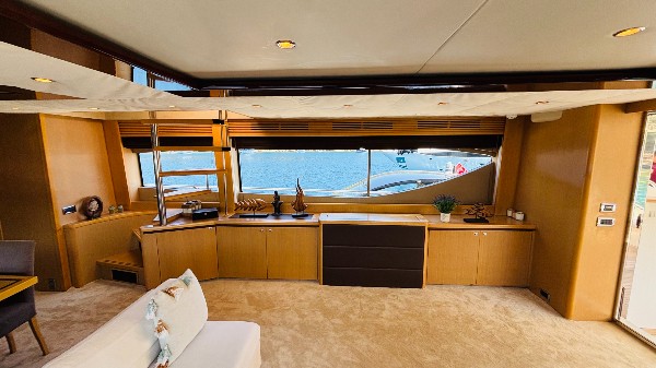 2009 PRINCESS 85