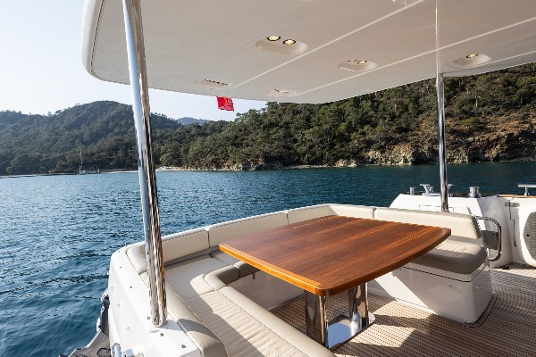 2021 AZIMUT MAGELLANO 66