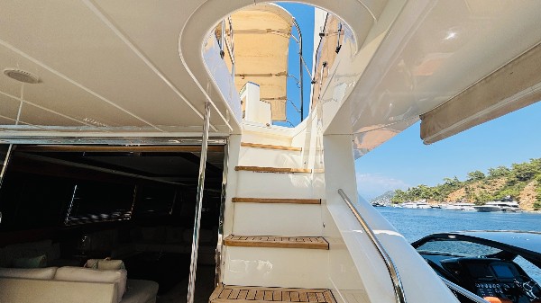 2009 PRINCESS 85