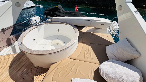 2009 PRINCESS 85