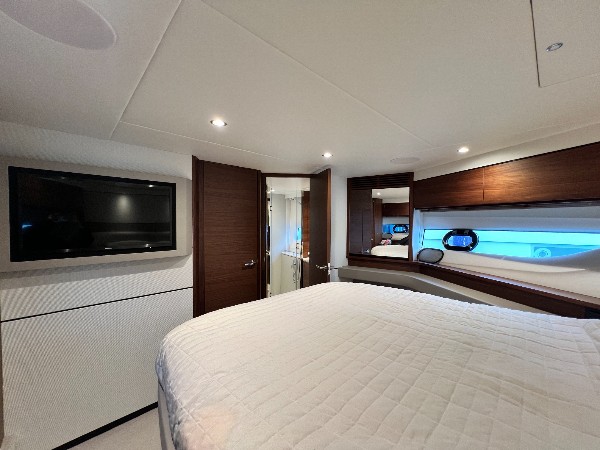 2021 PRINCESS F55