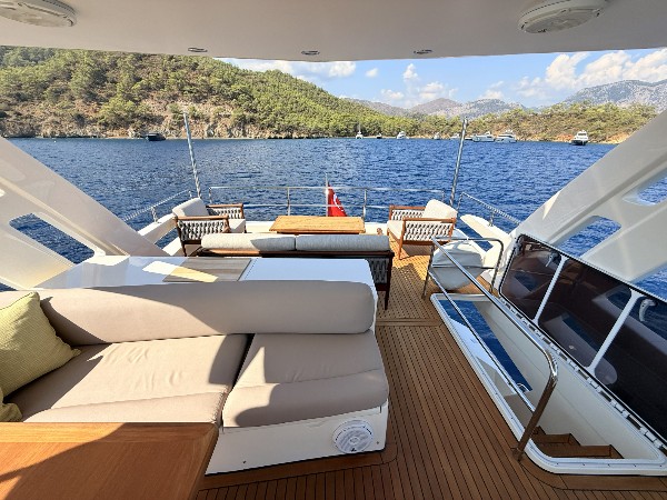 2010 NUMARINE 78 FLY