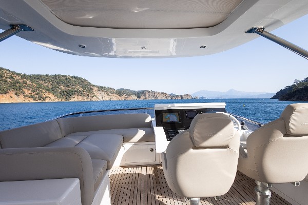 2020 AZIMUT 66 FLY
