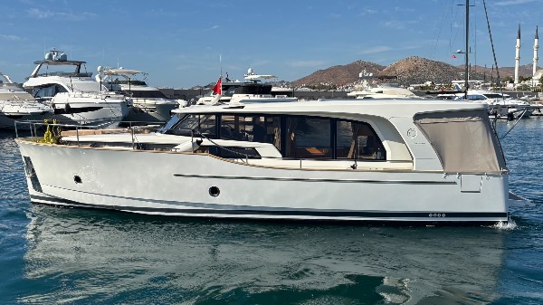 2023 GREENLINE 40 HYBRID