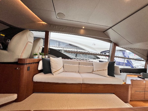 2021 PRINCESS F55