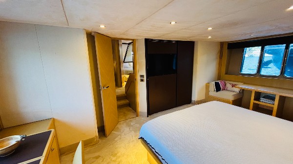 2009 PRINCESS 85