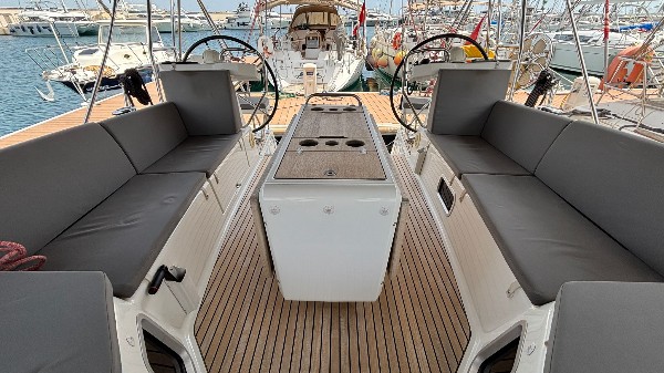 2017 JEANNEAU 51