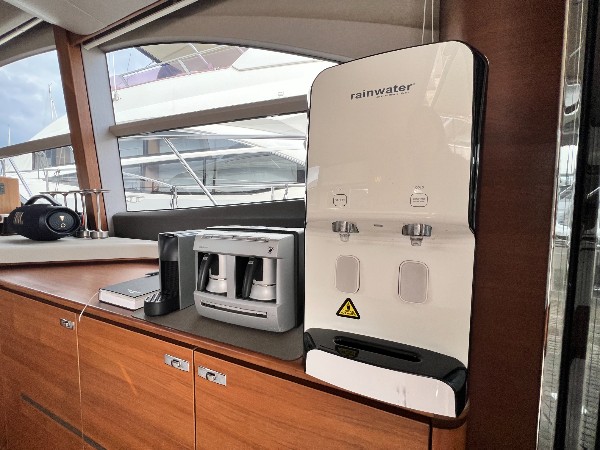 2021 PRINCESS F55