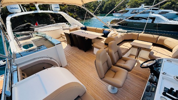 2009 PRINCESS 85