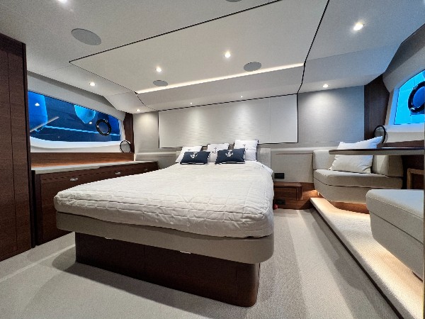 2021 PRINCESS F55