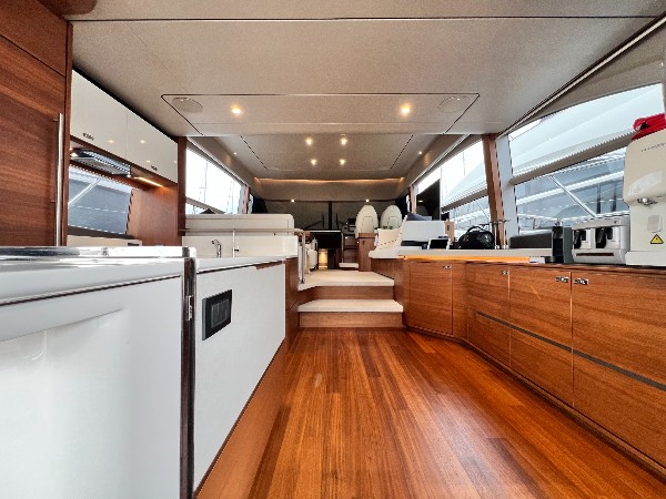 2021 PRINCESS F55