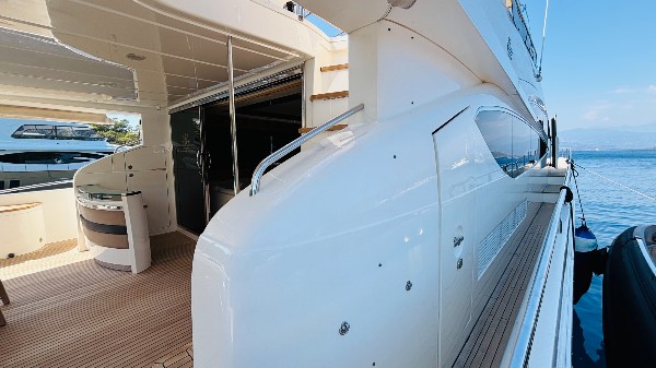 2009 PRINCESS 85