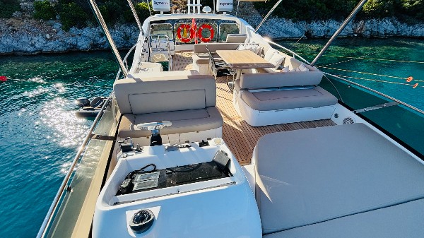 2010 SUNSEEKER MANHATTAN 70