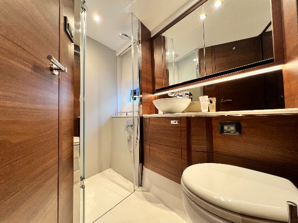 2021 PRINCESS F55