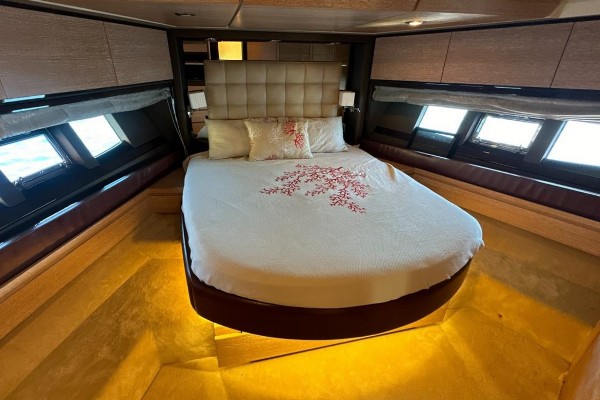 2010 AZIMUT 70
