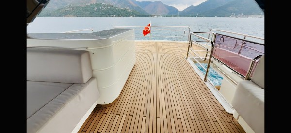 2020 MONTE CARLO YACHTS 80