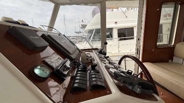 2009 BENETEAU SWIFT TRAWLER 42