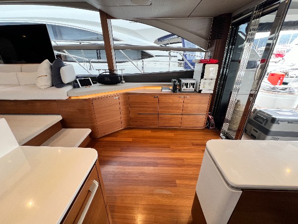 2021 PRINCESS F55