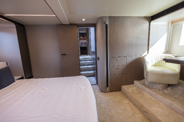 2020 AZIMUT 66 FLY