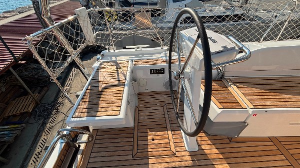 2022 BENETEAU OCEANIS 51.1