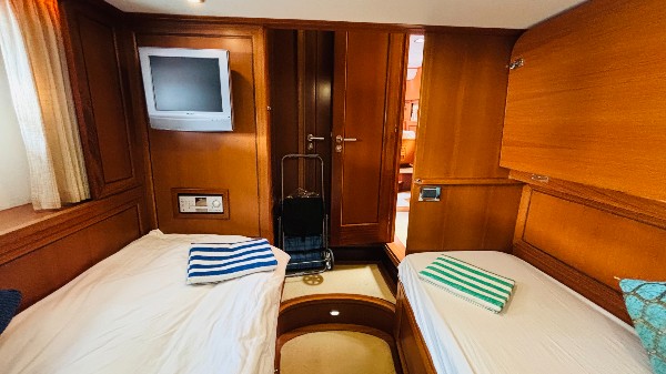 2008 TRADER 64 