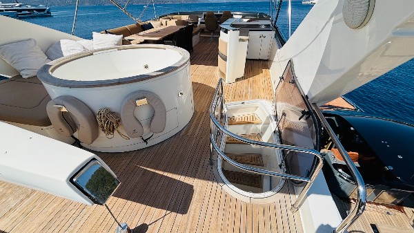 2009 PRINCESS 85