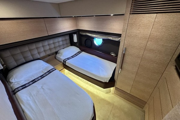 2010 AZIMUT 70