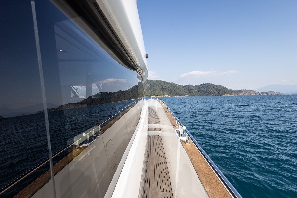 2021 AZIMUT MAGELLANO 66
