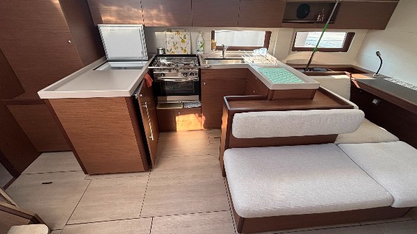 2022 BENETEAU OCEANIS 51.1