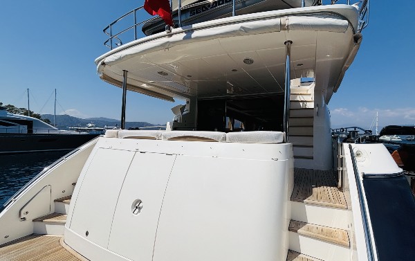2009 PRINCESS 85