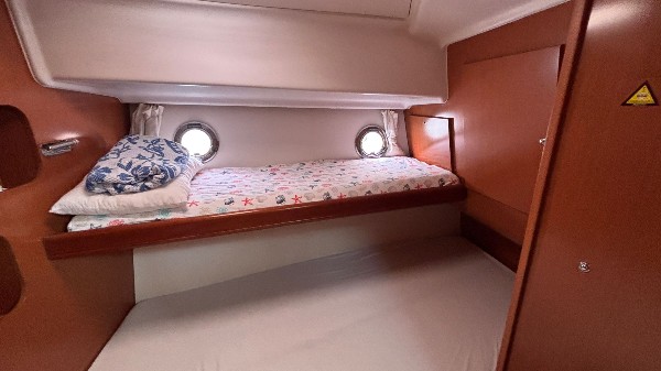 2009 BENETEAU SWIFT TRAWLER 42